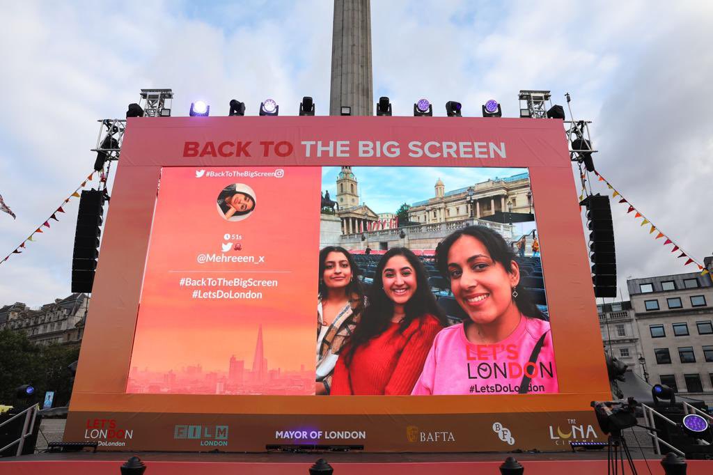 MayorofLondon's tweet image. An incredible atmosphere tonight at the Trafalgar Square screening of @GurinderC’s 2002 classic Bend It Like Beckham ⚽ 

Seeing films on a big screen is a magical experience—and our cinemas really need your support. See what’s on at your local and let’s get #BackToTheBigScreen