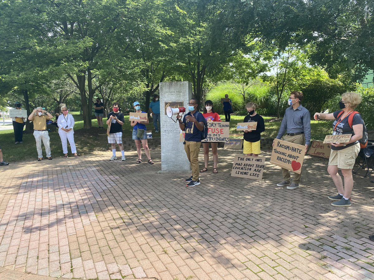 JustJocey09's tweet image. Attended an awesome event today so that @BTUBaltimore could show solidarity with Baltimore County educators and students!! Students are the present and future so they deserve to be taught the truth about systemic racism in policies &amp;amp; history!! #TeachTruth #ZinnEdProject