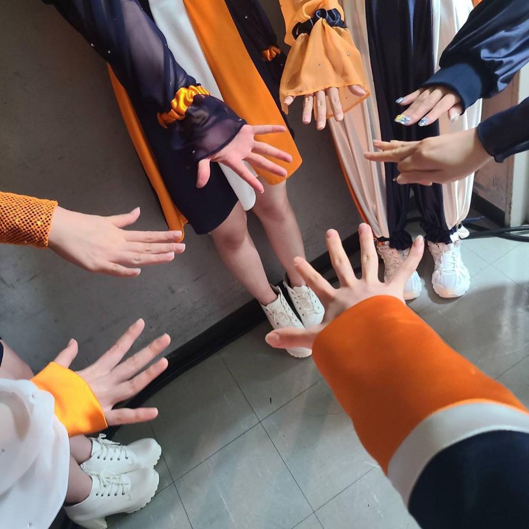 衛星 天体 誰や Chisaki Morito Official 円陣 ひとり準備間に合ってなさそうな人いますねぇ 絶対手の中にピンある 多分左手にはピアス T Co Qf3dnkvv9c T Co U7ganfwk3q Twitter