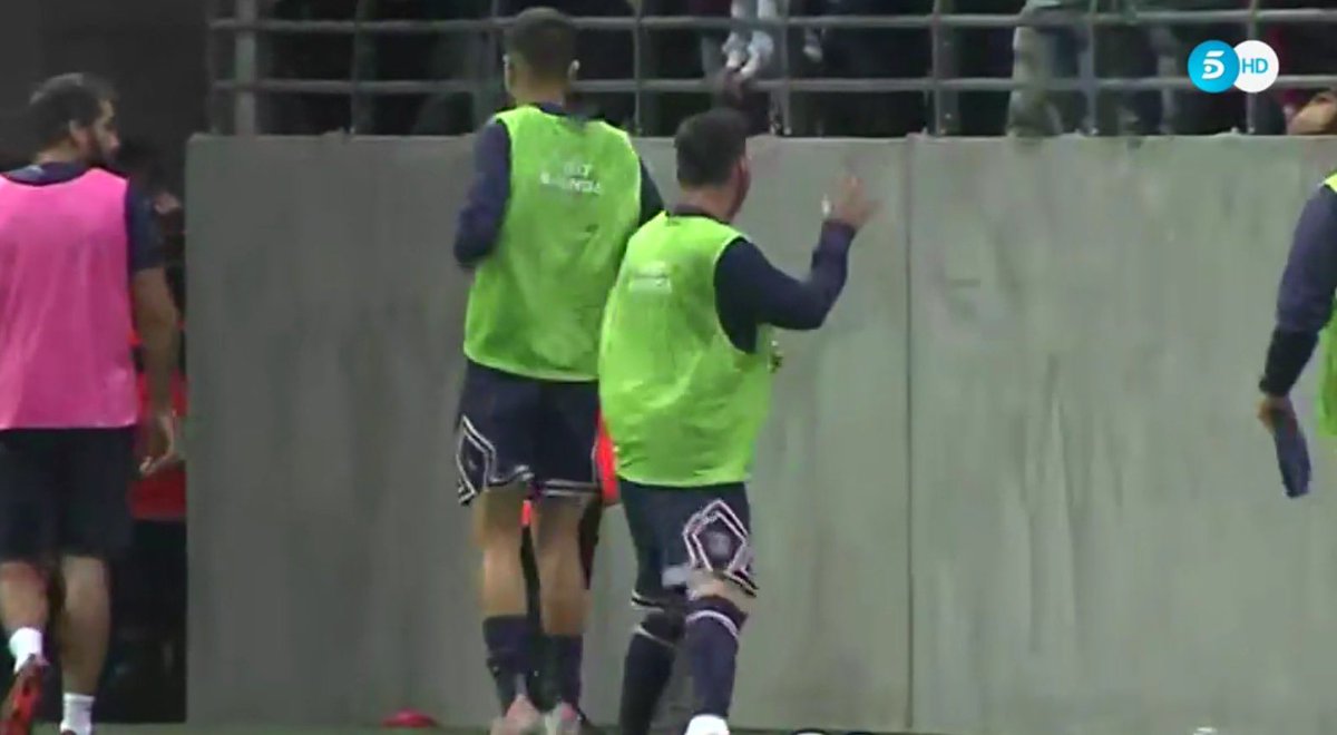 SE VIENE.

Calienta Messi. Se cae el estadio.