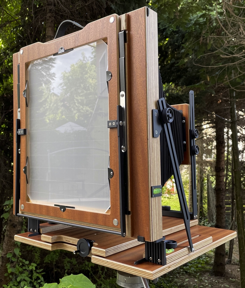 SvedovskyCamera's tweet photo. Svedovsky 11x14E from our new line of cameras made of weather resistant laminate wood, both sides finished with mahogany layers and additionally protected with five layers of oil and wax. Max bellows extension 900mm. https://t.co/qsBy6eewOR