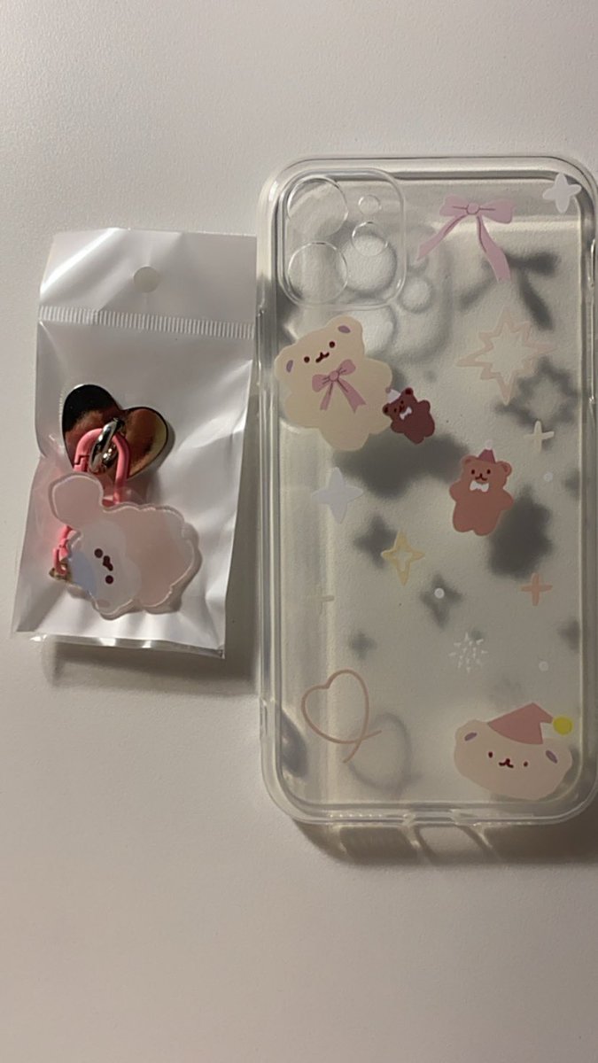 saltyzpink's tweet photo. มาปล่อยต่อฮะ คือว่าซื้อมาแล้วมันดันฟิล์มกล้อง เลยอยากมาปล่อยต่อฮะ ได้ 3 อย่างตามรูปเลยฮะ (+ บัคเคิ้ลต้าวหมี) 🧸🎀  สนใจดูตัวไหนทักมาได้คุ้บ แต่ทั้งหมดเอาไปเลย 70 ! ส่งฟรีไปเลย ผิดเองที่ซื้อมาไม่ดู ให้ละเอียด 😭 #เคสไอโฟน #เคสไอโฟน11 #เคสเกาหลี #เคสโทรศัพท์ https://t.co/XV9dTgF9zl