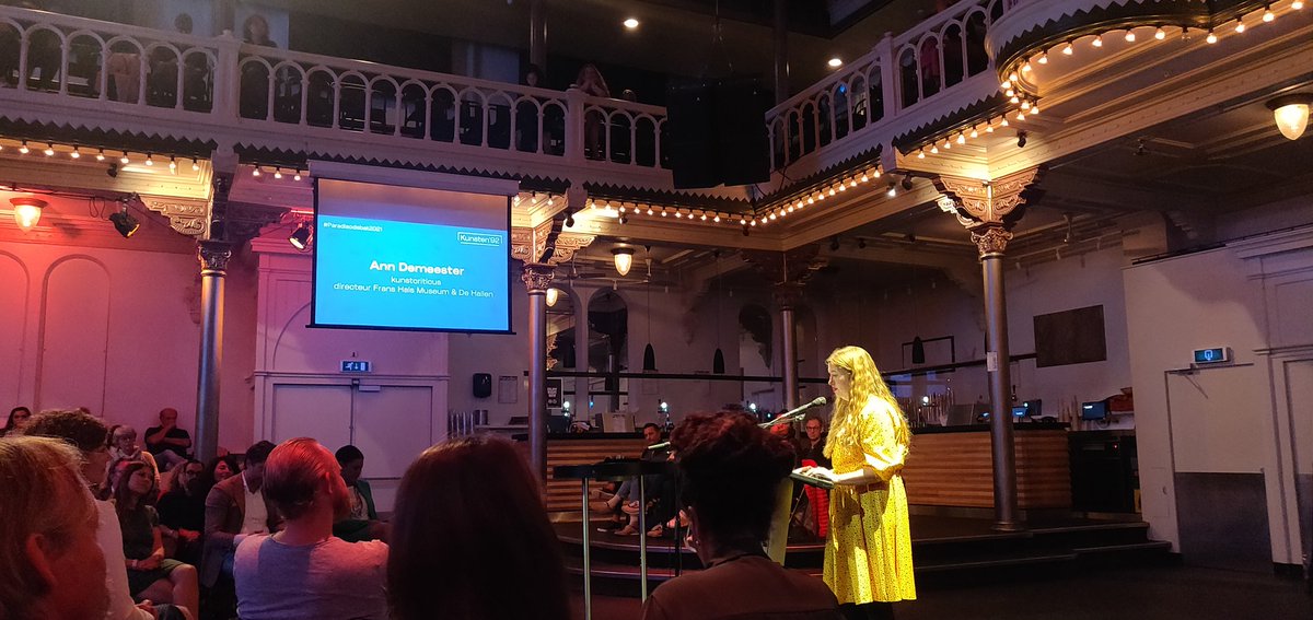 WillemvZeeland's tweet photo. Gewoon loon naar werken voor kunstenaars, dat zou vanzelfsprekend moeten zijn volgens @AnnDemeester. Het klinkt zo logisch, maar helaas zagen we afgelopen week nog het tegendeel. #paradisodebat #uitmarkt2021 #kunsten92 https://t.co/Nipq5369zh