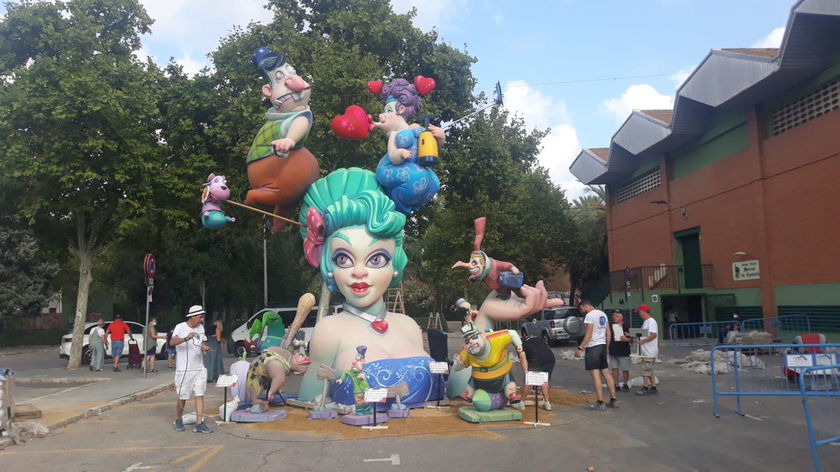 Había ganas de sacarlas a la calle, de escribir un nuevo capítulo. Y ese momento ha llegado ⏳

“Renova-te" de Luis Espinosa ya preside nuestra plaza a la espera de que el monumento infantil le acompañe 🎉

Competiremos en tercera "C", aunque nuestro premio es volver a plantar 🏆
