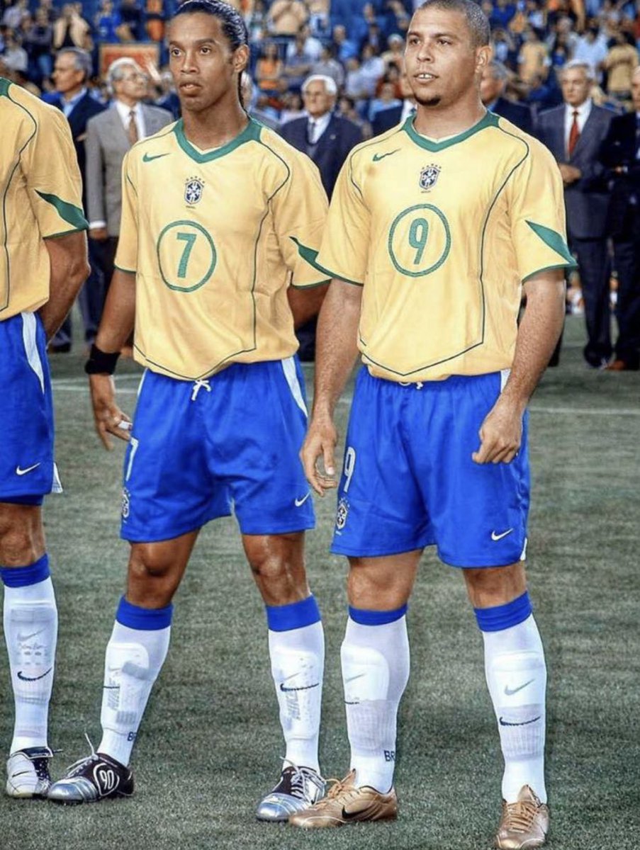 YouDunnoVusi's tweet image. Trincao and Adama Traore against United defense