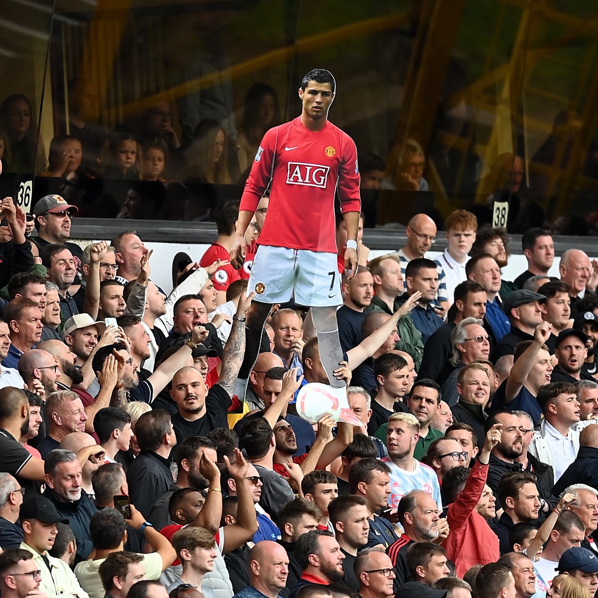 Footage Of Manchester United Fans Shouting 'SIU' With Cristiano