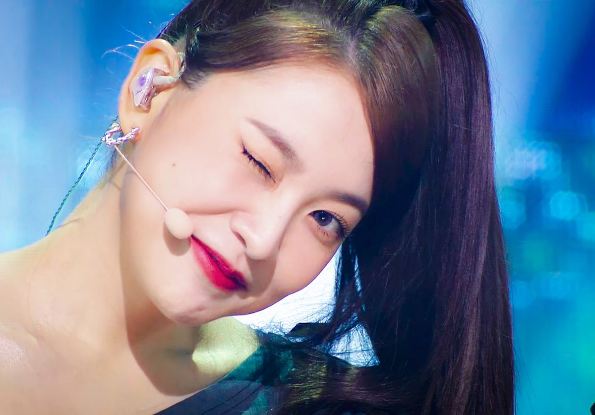 210829 인기가요
울 레벨이들 고생많았어😍

#예리 #YERI #레드벨벳 #RedVelvet #퀸덤 #Queendom #Queendom4thWin