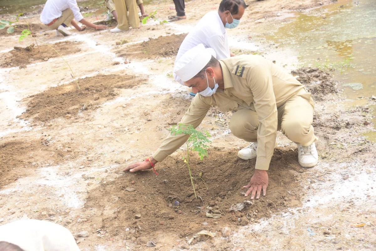 NishantNV1's tweet image. I Planted a Tree because it improves air quality by absorbing toxic chemicals from the atmosphere and keeps environment green and clean.... with  #onenessvann #Ghaziabad on 29th August

#onenessvann 
#santnirankarimission 
#sncf

@OnenessVann
@santnirankari
@sncfoundation
