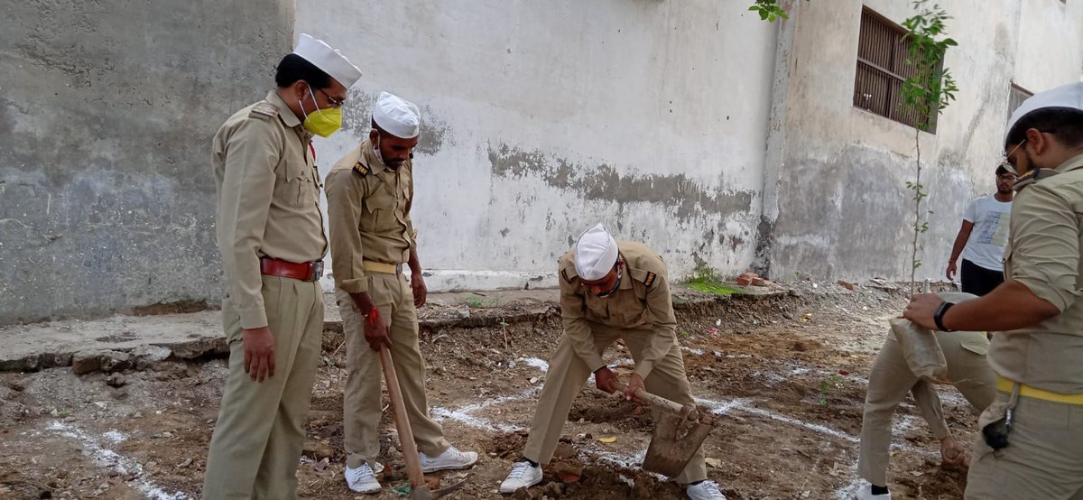 NishantNV1's tweet image. I Planted a Tree because it improves air quality by absorbing toxic chemicals from the atmosphere and keeps environment green and clean.... with  #onenessvann #Ghaziabad on 29th August

#onenessvann 
#santnirankarimission 
#sncf

@OnenessVann
@santnirankari
@sncfoundation