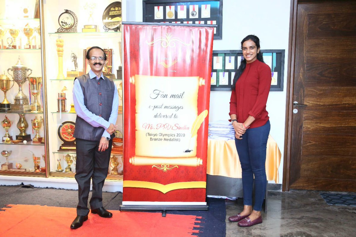 cpmgtelangana's tweet image. ##Specialcover##ePost#CPMGTelangana @IndiaPostOffice released Special Cover highlighting achievements of Ms PV Sindhu @Pvsindhu1 on the occasion of National Sports Day. Over 10000 fan mail received for Ms Sindhu was also delivered.