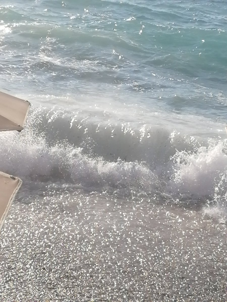 hdskk7aSlPajPbq's tweet image. εδώ και ο Μαΐστρος είναι ωραίος ..🤣😂😅