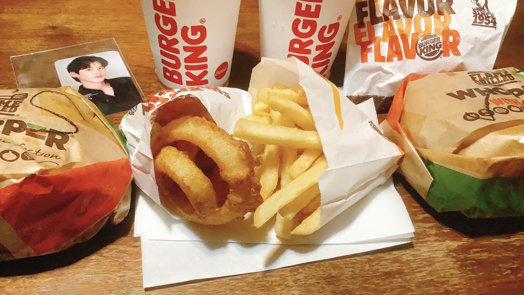 yukicherrymagic's tweet photo. もちろんバーキンをキメたであります!
新商品スーパースパイシービックマウスバーガー(3枚肉)キメました👍
食後5時間まだお腹いっぱいだぞ😉
#タイ沼実況_LWSEP
#バーガーキング #chking #BurgerKingThailand
#KaoNoppakaoバーガーキング公式アンバサダー就任希望
#number_9th https://t.co/a59lBYPEg6