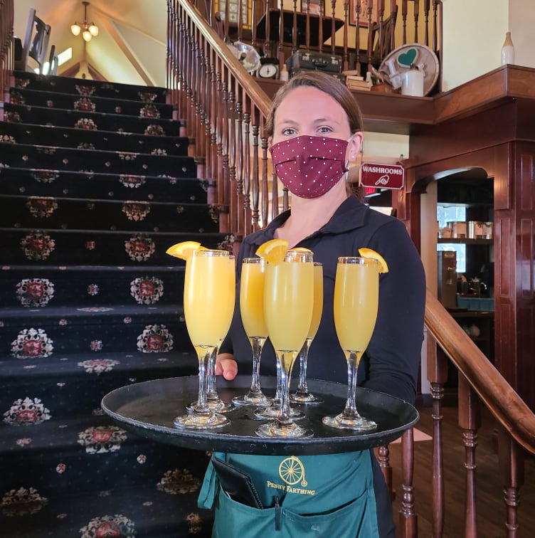 Move over, coffee. Today is a job for champagne. 🥂
Cheers to a fabulous Sunday. 
#mimosa #champagne #sunday #sundayfunday #cocktails #breakfastdrinks #pennyfarthingpub