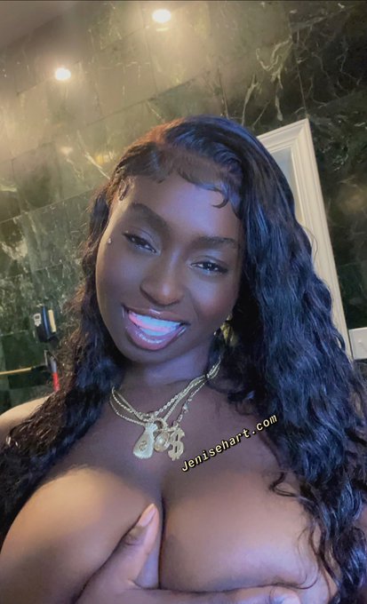 2 pic. Head shots 😚 https://t.co/drsxhDL8It