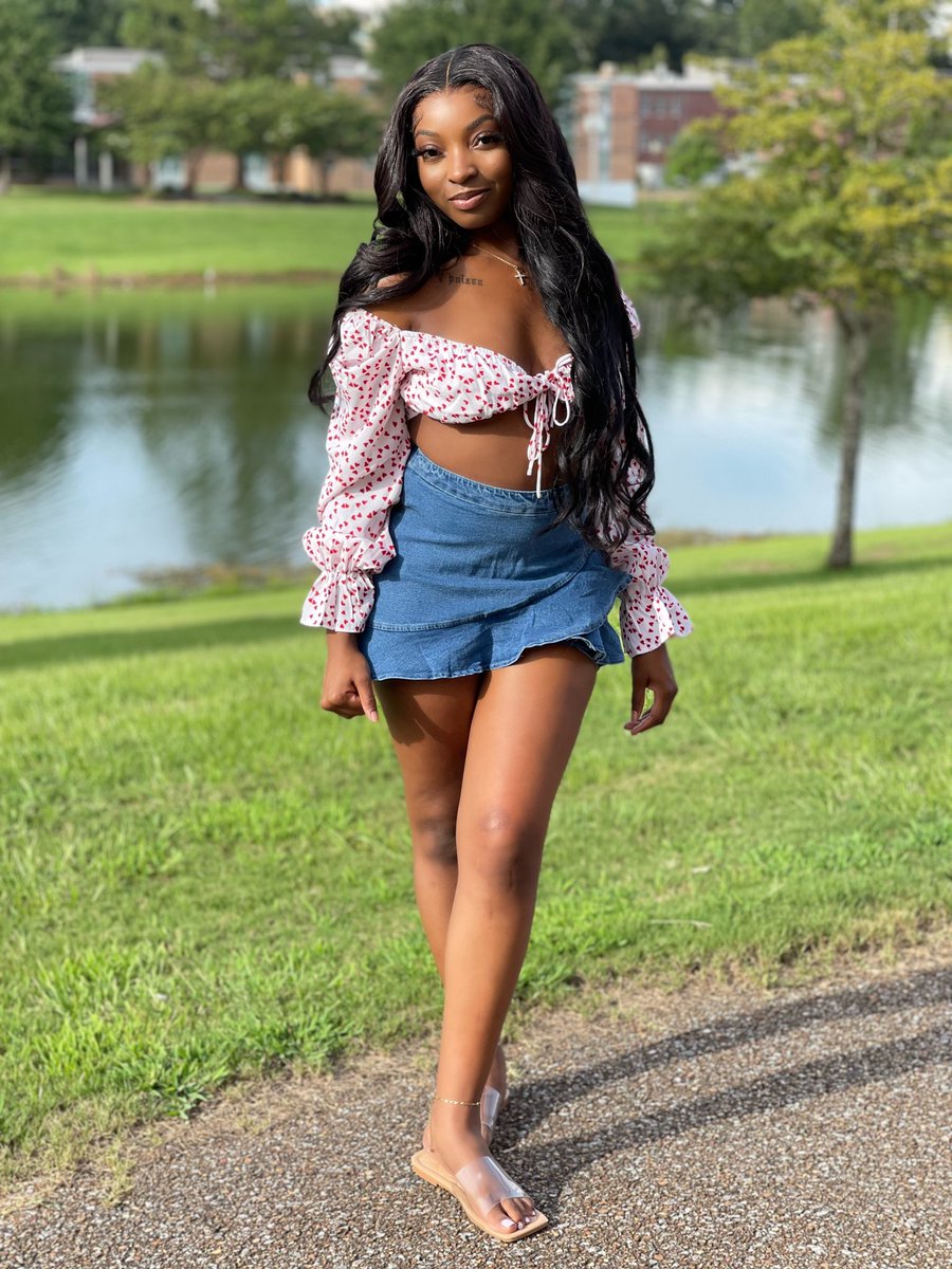 christennee_e's tweet photo. it girl🦋. https://t.co/7fTePCi0rW