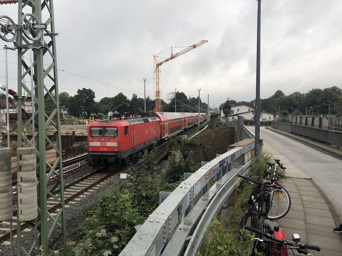 Das #S4 Projekt wird endlich Realität 🏗👍 - auch dank des langen Einsatzes v. ⁦MdHB <a href="/otbhh/">Ole Thorben Buschhüter</a>⁩ &amp; d. Unterstützung aus Berlin von unserer MdB Aydan ⁦<a href="/oezoguz/">Aydan Özoğuz</a>⁩ - jedes Jahr besichtigen wir als ⁦<a href="/spdwandsbek/">SPD Wandsbek</a>⁩ per 🚲 den Fortschritt. Trotz 🌧 waren wieder viele dabei.