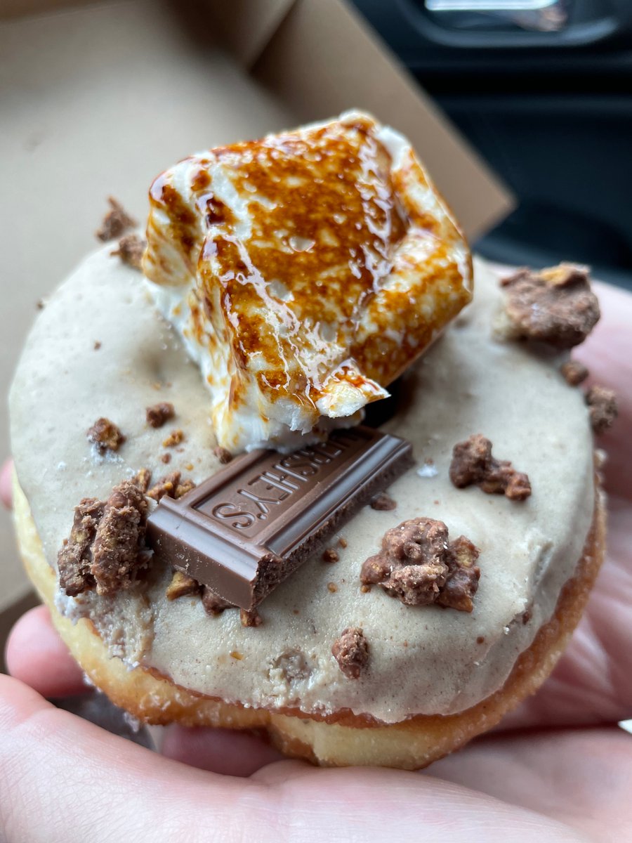turnipseeds's tweet photo. #MyOttawa rainy day fun: No weather gets between me & bakeries. Just look at these beauties from @SuzyQDoughtnuts! My fav: S'mores. Plus: Suzy now has COOKIES!
When you #invite2 (or more!) friends to #Ottawa, you gotta bring them here.
#OTPartner @Ottawa_Tourism #Sponsored https://t.co/TnvIRVQgol