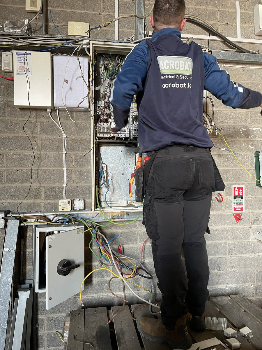 Acrobatirl's tweet photo. The Lads  installing a New Distribution Panel  over the weekend on  the Airton Rd , Tallaght , Dublin , #Sparks https://t.co/oWWHd9fDdt