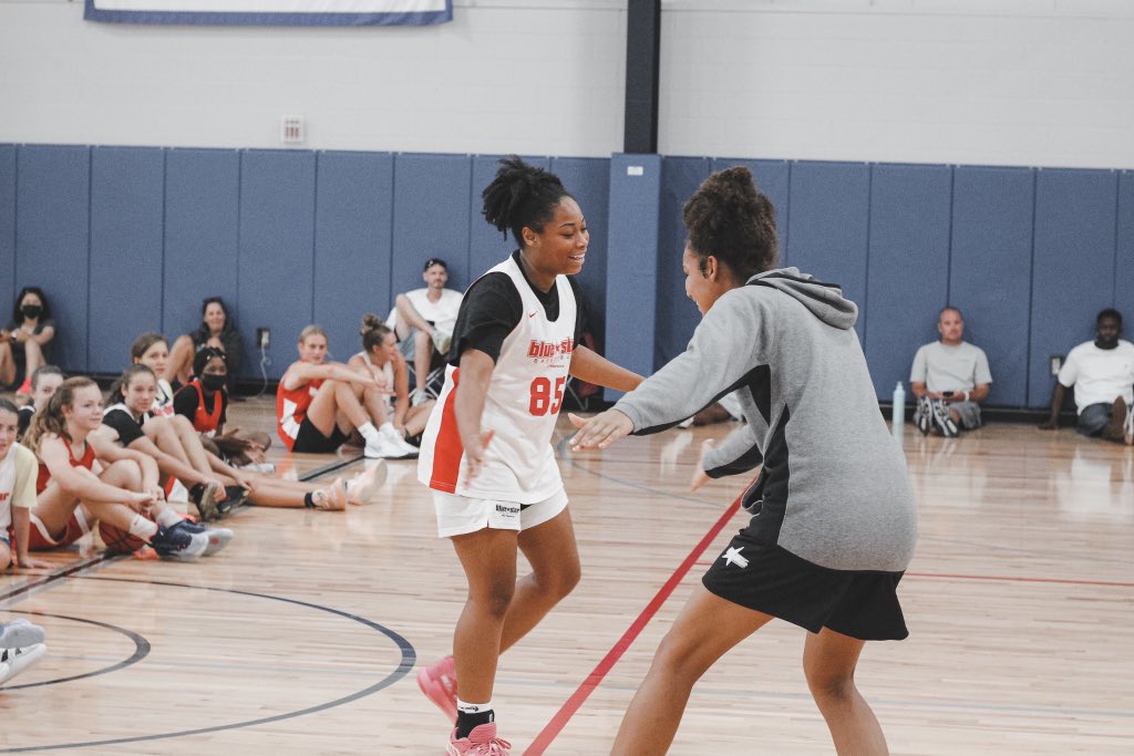 risingbluestar1's tweet photo. *they won on a game winning three* 

👀👀👀 https://t.co/vCHrZQtLhq