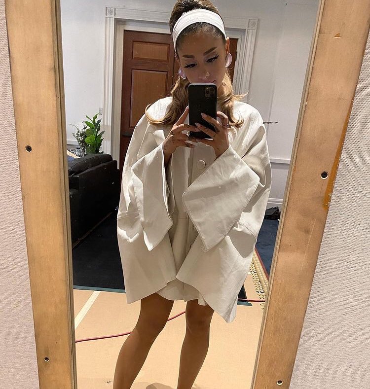 AriswtfrUpdates's tweet photo. this outfit is terribly underrated and that’s a shame https://t.co/bjIM3StGwM