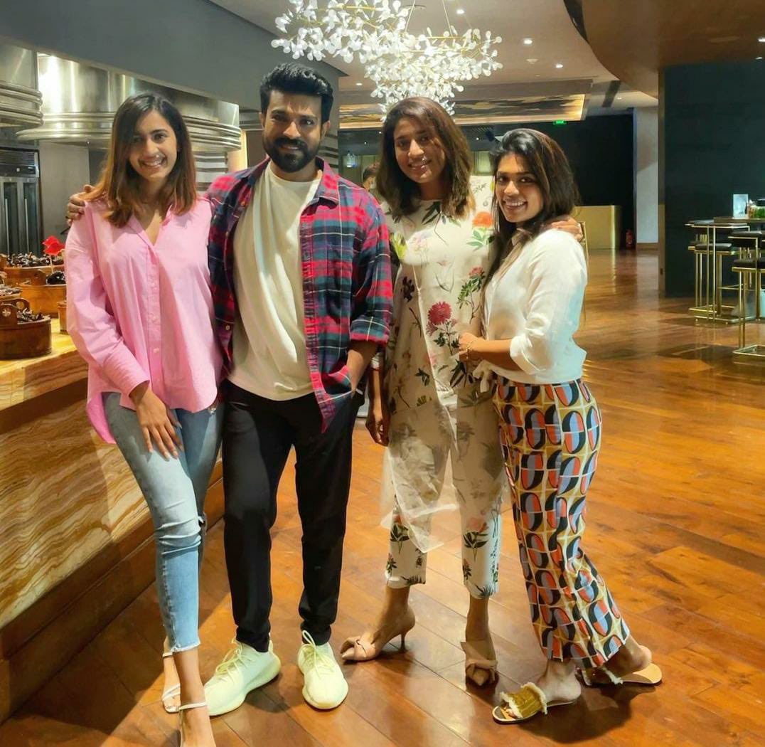 Cinedigital_tfi's tweet photo. Sibling Goals! 🤩

@AlwaysRamCharan @IamNiharikaK #Sushmitha #Sreeja #RRR https://t.co/OhobvpYspb