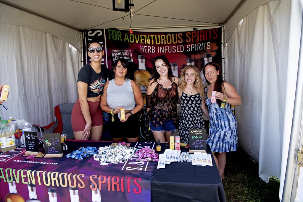 locknfestival's tweet photo. Lotta things shakin' up over at @dr_stoners! Relax and unwind with a free CBD-infused cocktail. Happy Sunday, indeed! 😋🍹 https://t.co/Gn5RKJkUln