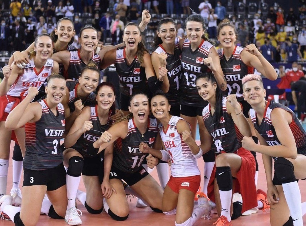 🏐Filenin Sultanları çeyrek finalde!😍

A Milli Kadın Voleybol Takımımız  Avrupa Şampiyonası son 16 turunda karşılaştığı Çekya'yı 3-1 yenerek adını çeyrek finale yazdırdı.

Teşekkürler #FileninSultanlari 🇹🇷🏐👏