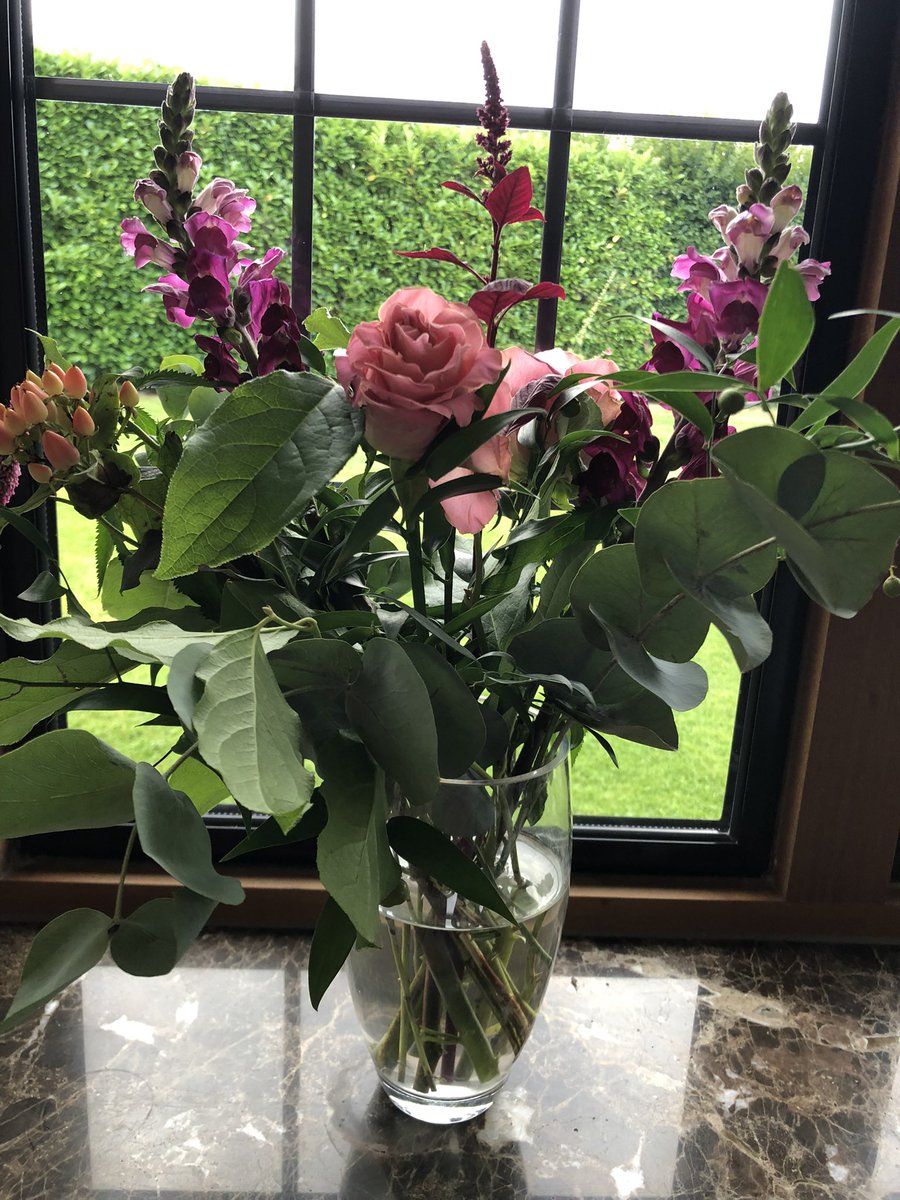 PangCheeseShop's tweet photo. It’s been a fun-filled (albeit hectic) week. But it was made brighter by these wonderful flowers from @janestaunton1 who popped in to say thank you for her cheese deliveries 👍🏻 #LovelyCustomers #LocalCaterer https://t.co/2Hpb2RcOd8