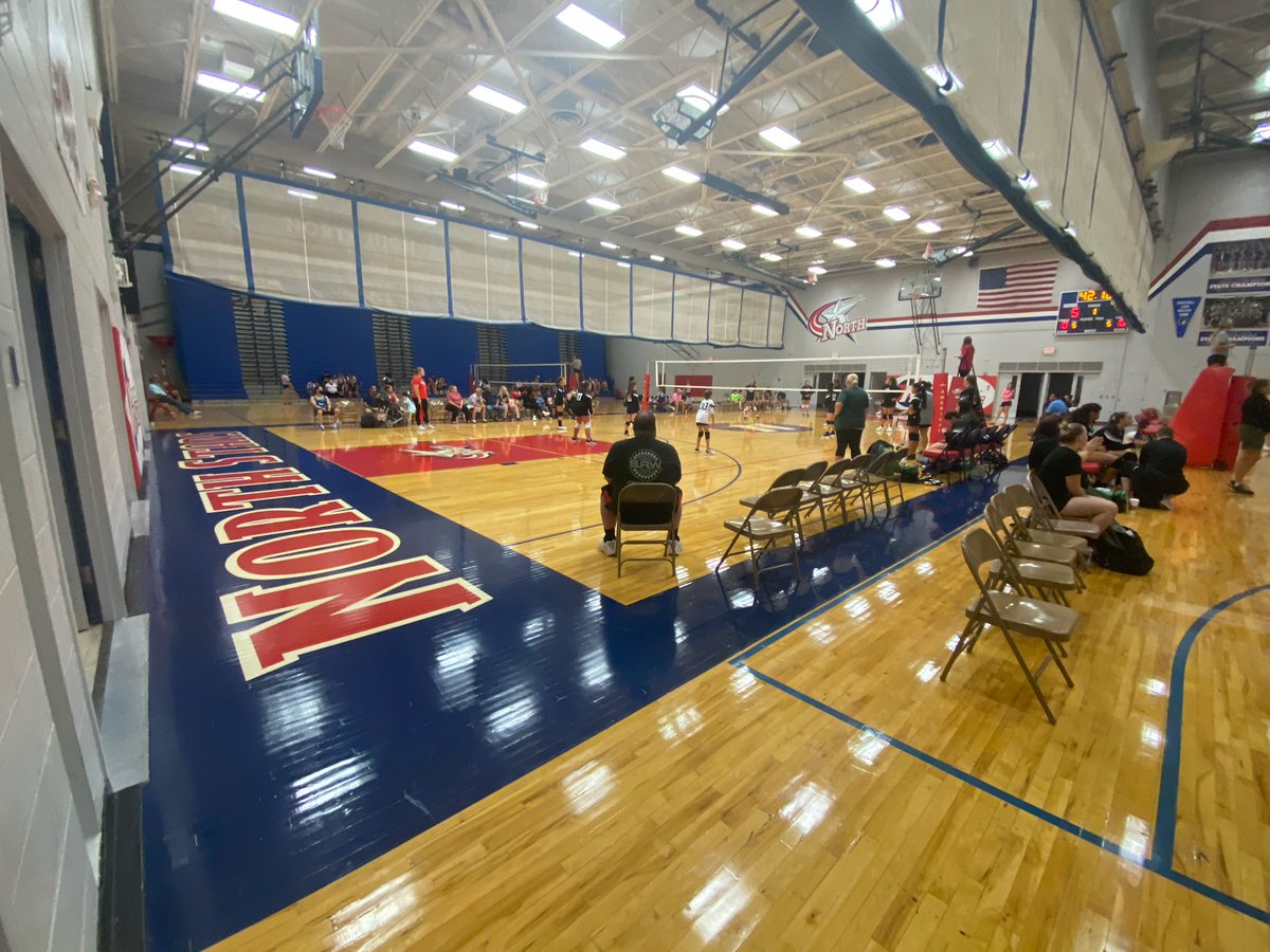 ArenaVolleyball's tweet photo. Arena Fall Volleyball League is underway!

122 teams, three sites. 

Thank you to the Volleyball teams from North, South Sioux and East for the help!

Matches at the Arena, Long Lines &amp; North High.

It's alot of moving parts, but kids playing the game they love is the reward! https://t.co/A5xjGUmWuC