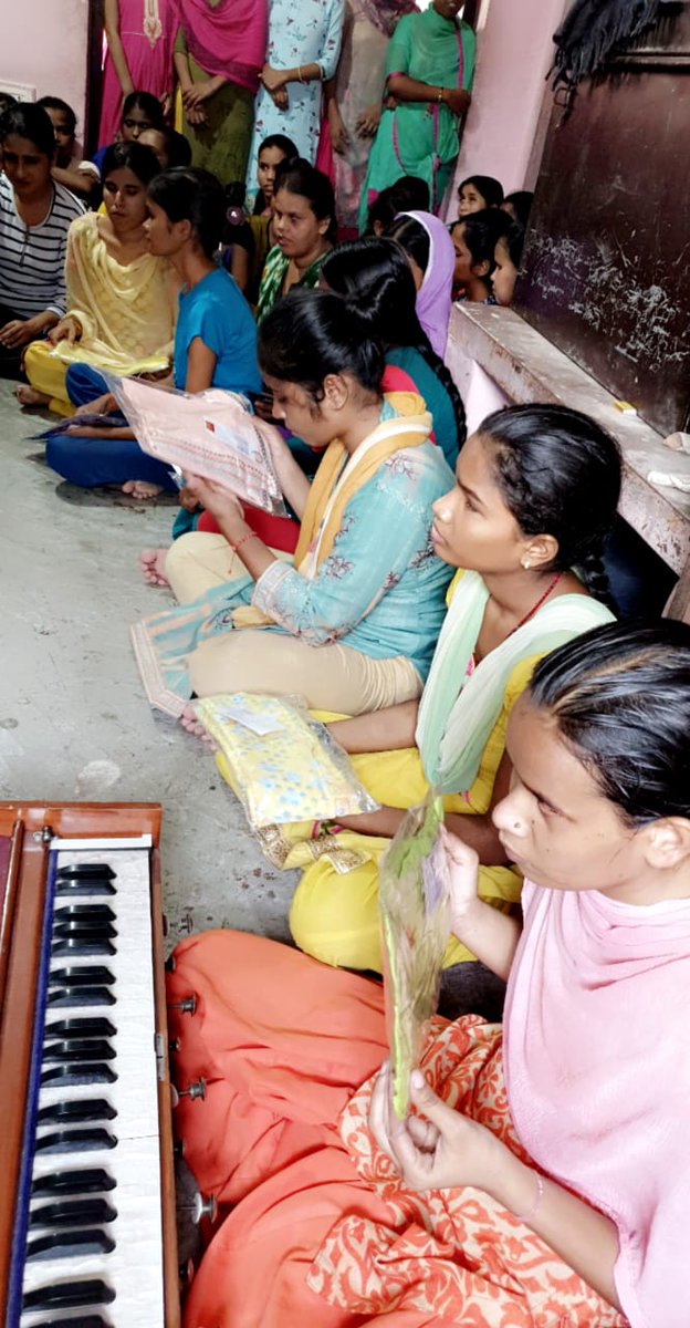 DMCentralDelhi's tweet photo. #Service_to_Humanity_is_Service_to_God.
With this resolve, the @Udaancf distributed #ration_kits and #Stoles to more than 75 #blind_girls in #Vinayak_Blind_Women_Welfare_Society, Burari, Central District, Delhi.
@DMCentralDelhi is appreciative of such Noble work done by the #NGO https://t.co/NxRvAHj348