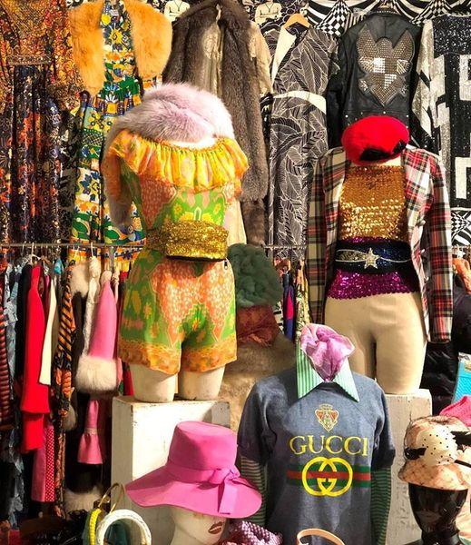 Modage_Style's tweet image. Ladies + Gents: There are still a few seats available on the MODAGE Style | NYC Vintage Fashion Bus Tour Luxe Bus!  Join us in New York for a day of vintage shopping, sisterhood and good vibes on Saturday, October 30!  
Tickets on sale: rb.gy/1eftrq