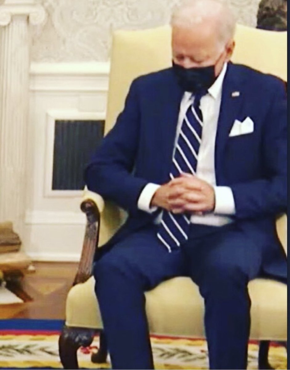 therealjuicyj's tweet photo. Mane joe Biden must’ve hit sum presidential kush 😂😂 groovy https://t.co/fYd89Hlk4J