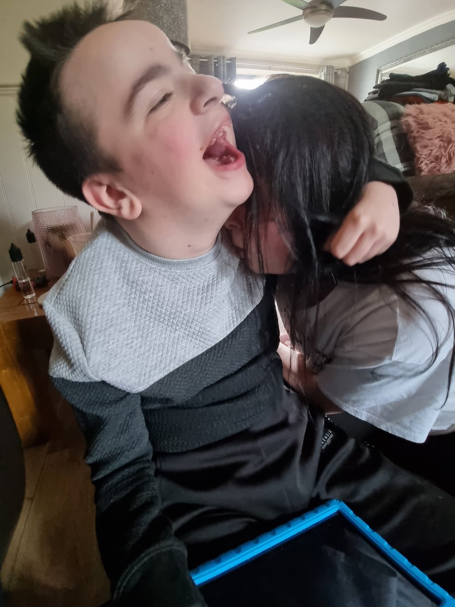 jason_wheels's tweet photo. Happy Bank Holiday weekend everyone, 🙋‍♂️👋I'm having a knuckle rub contest with my sister, I'm winning 😎 😉 can't beat family time 💙💛 what are you all up to?  #family #BankHolidayWeekend #BackToSchoolsoon #together https://t.co/kxbvdVmKyI