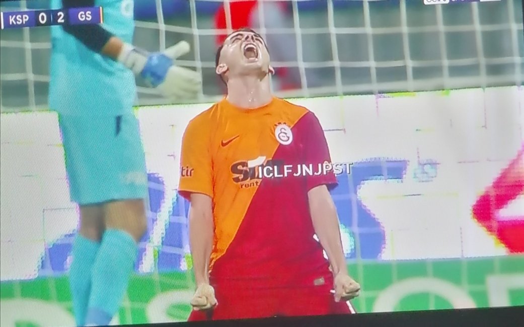 Kerem' İn marcao olayından sonra  2 maçta ki gol sevinçleri bana itici geliyor. Lan bir de pası veren arkadaşına koş sarıl. #kerem #SaldırGALATASARAY