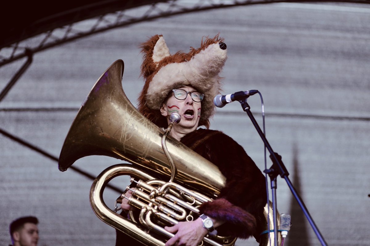 A fox with a tuba and a man with a bird on his head, it can only be <a href="/Biscuitbadgers/">Biscuithead</a> 🦊