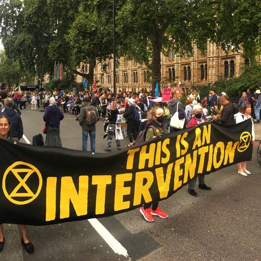 XRebellionUK's tweet photo. #ExtinctionRebellion have shut the road outside the @Shell-worshipping anti-@sciencemuseum in London’s world-famous South Kensington museum district.
The museum itself is being occupied.
The Science Museum must #TellTheTruth and end its #ClimateCrisis #greenwashing https://t.co/GX0mbhxdH2