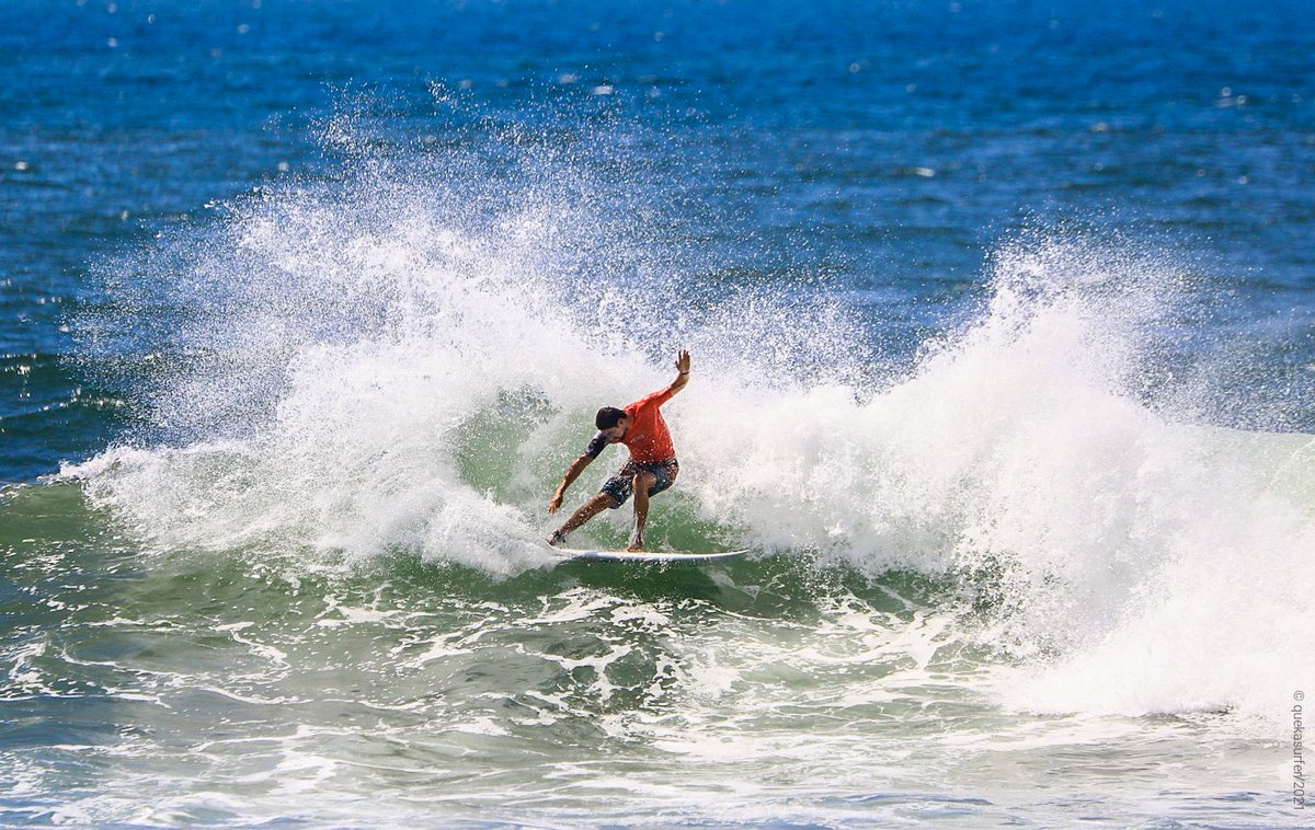 En la final, categoría open.
Segunda fecha del Circuito Nacional de Surf 
📷: <a href="/quekasurfer/">Mario Amaya 🏄📷</a> 
#1Dios 
<a href="/indeselsalvador/">INDES El Salvador</a> 
<a href="/PuroSurfSV/">Puro Surf Hotel + Performance Academy</a>