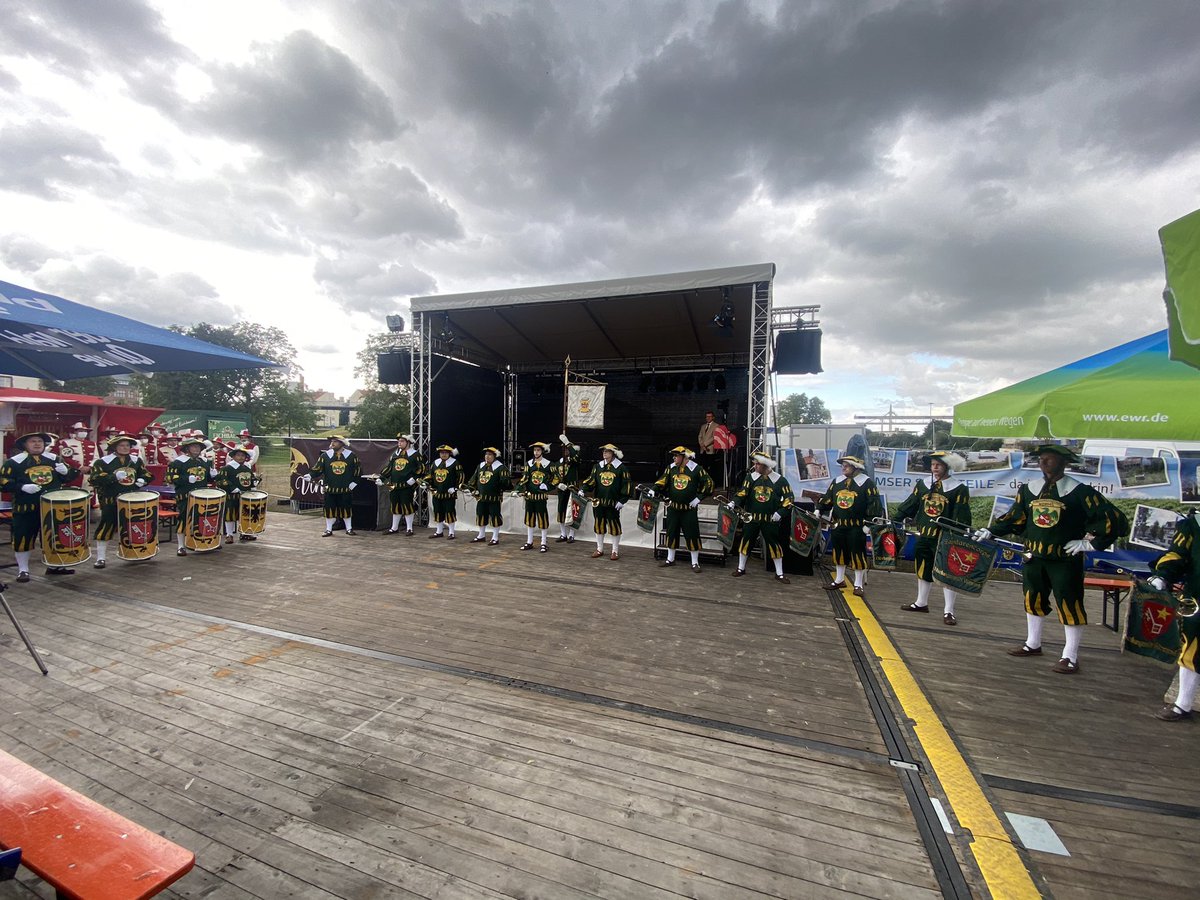 Alex_Schweitzer's tweet photo. A-HOI! Das 87. Wormser #backfischfest läuft. Mit Anmeldung, 3G-Regelung und vielen Menschen die nach fast zwei Jahren diesem besonderen Fest entgegenfieberten. Durfte die Ministerpräsidentin bei der Eröffnung vertreten. https://t.co/CVvCJVW4px