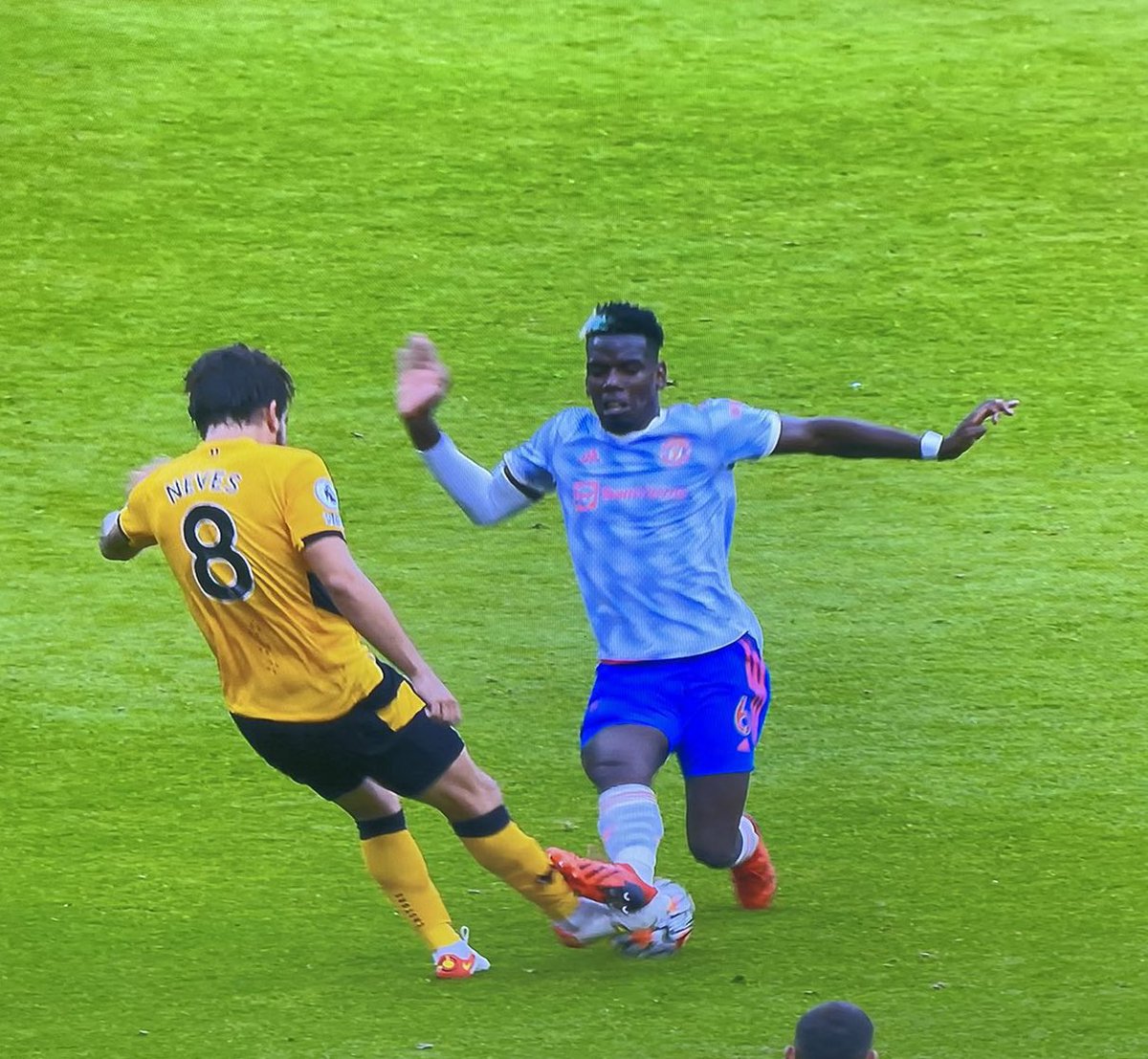 S24Media_'s tweet image. No foul                      Red card