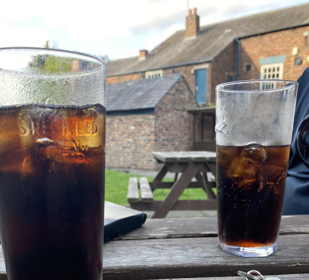 JaneWood19's tweet photo. Gorgeous evening for a walk from Hale out to the end of @LPL_Airport runway and a cold drink in the beer garden at the Childe of Hale #circularwalk #BankHolidayWeekend #sunshine #TheMersey https://t.co/DKpCiRzzJB