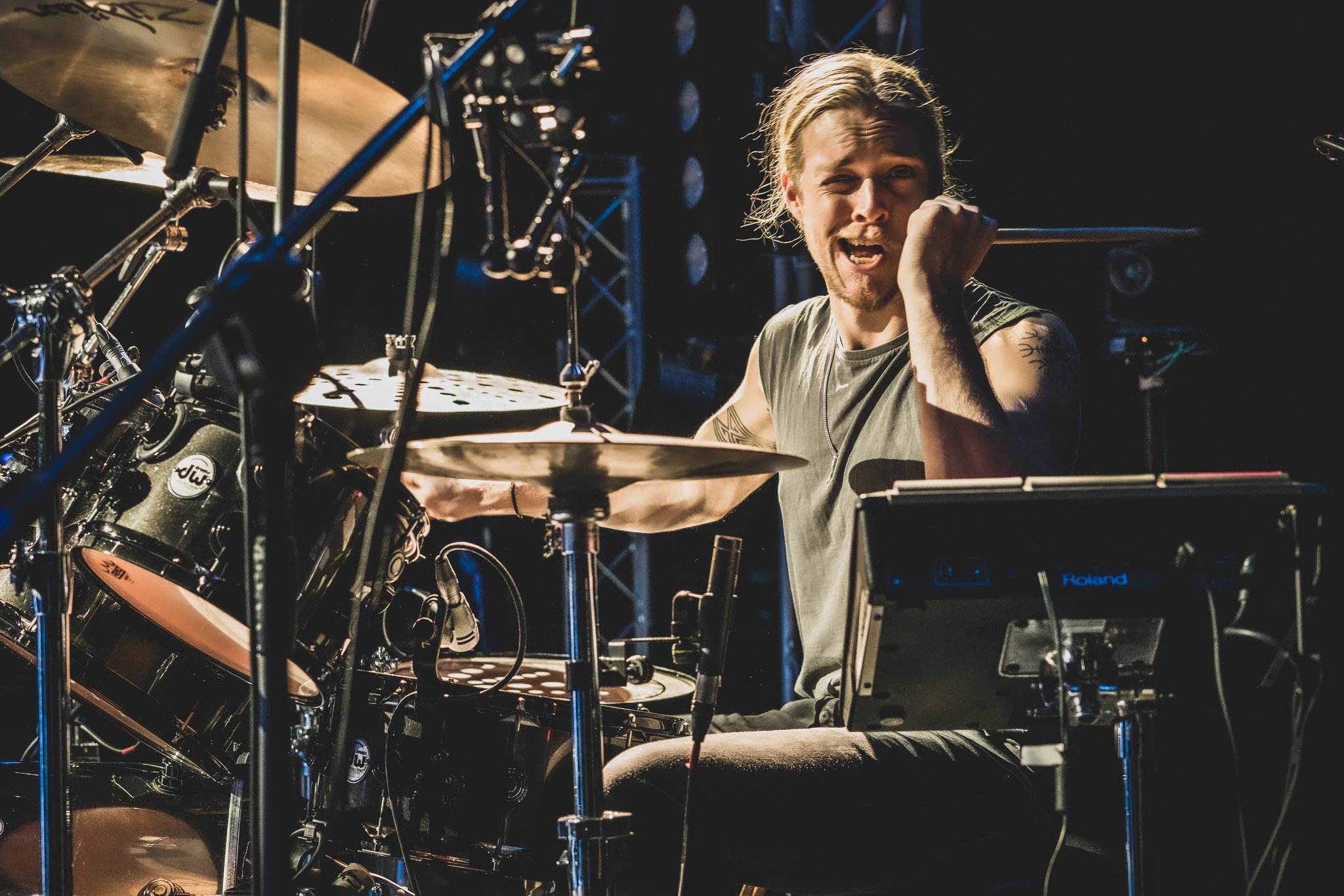 The Darkness Rufus Tiger Taylor Gesticulating Wildly To Backline Staff Turn It Down My Ears Are Bleeding He Cries This Norse God Of A Drummer Puts Himself In The Firing