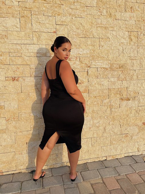 would you take me out on a date? https://t.co/W5srOmsN0C