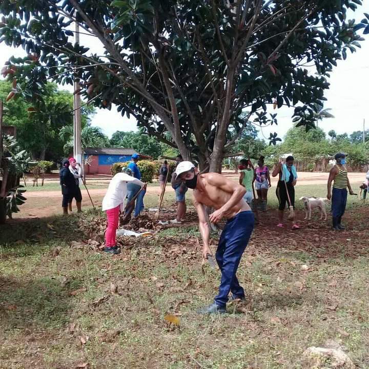 AlbertoUjc's tweet photo. Continuamos trabajando sin prisa pero sin pausa por un futuro mejor desde el Consejo Popular de Pesqueria en la comunidad de Clementina para un mejor disfrute de nuestro pueblo. https://t.co/dhzrxtq4xL