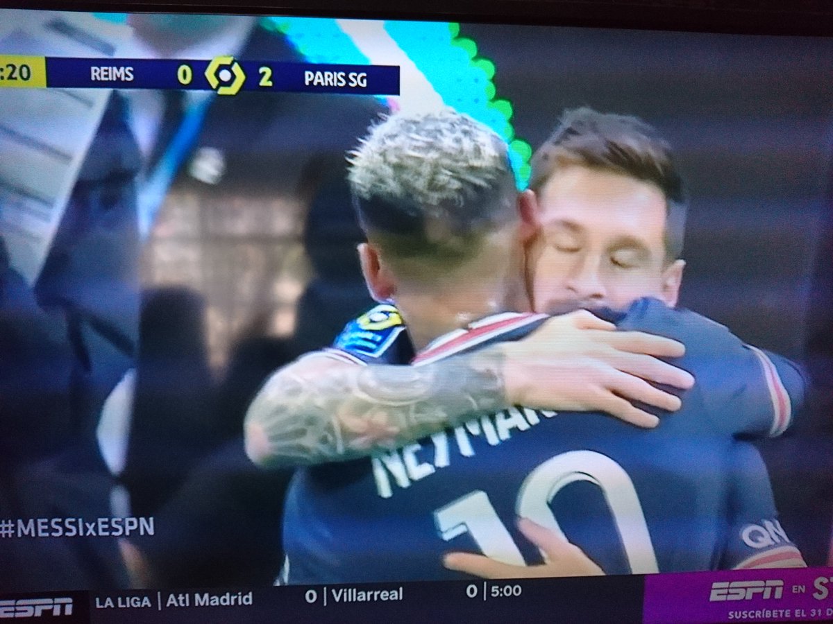 GiLTuner's tweet photo. Sale Neymar, entra el mejor de la historia #ViscaPSG
#messixespn #psg #PSGxMESSI #messipsg #golmessi #tendencias #debutMessi #paris #ligue1 https://t.co/VlSrndomi2