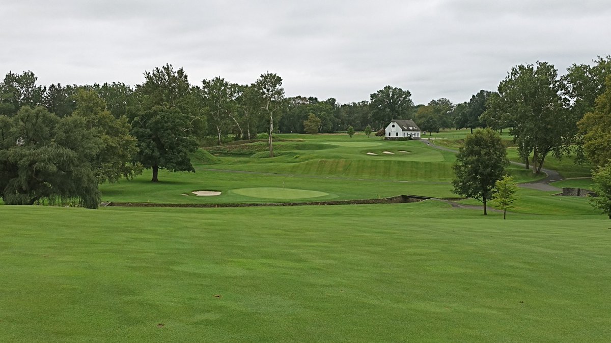 jwbausch's tweet image. What a Saturday yesterday w/ a visit to "Mannies", a wonderful WFlynn designed course. The crew has the place shining as usual, &amp;amp; this visit shows some awesome new views afforded be select tree removal (the 11th hole).

Photo album:

bit.ly/2WAHhSM

See what I mean here: