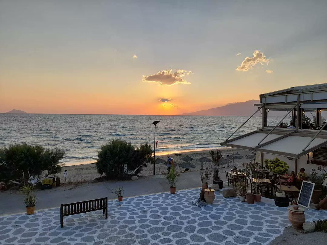 XaroulaKriti's tweet photo. #the_best_view #sunset #nice_place #kalamaki #sea_side 🌅❤ https://t.co/9WCZlV4RrX