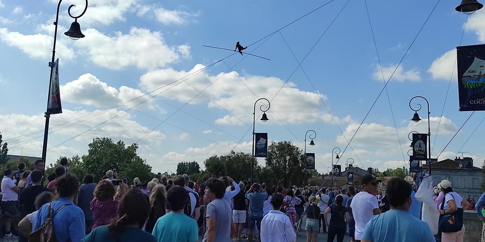 SO_Charente's tweet image. Vidéos. Cognac : Coup de chauffe en orbite grâce à un spectacle dantesque
sudouest.fr/culture/festiv…