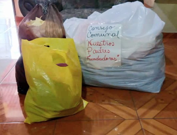 Ante la grave situación de emergencia ocasionadas por las constantes lluvias en Merida y La Guaira, el CC "Nuestros Padres Fundadores" junto a los vecinos de nuestra comunidad, han unido esfuerzos para dar una mano amiga a todos las familias afectadas. ¡¡Unidos Somos Mas!!