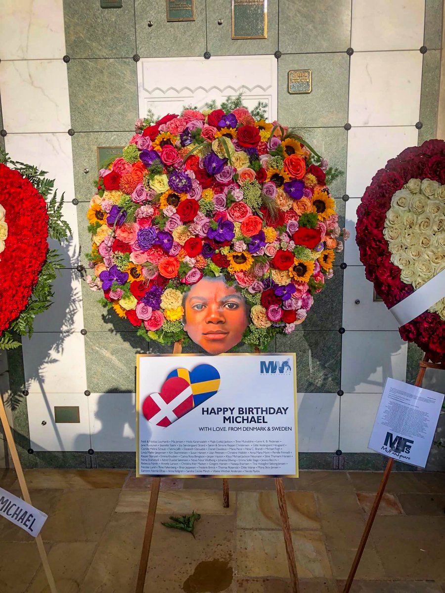 MooWalkersDK's tweet photo. Today we celebrate the power of Michael Jackson! 

Danish 🇩🇰 and Swedish 🇸🇪 MJFam have once again joined forces, to celebrate Michael Jackson with this floral artwork filled with symbolism. 

#HappyBirthdayMichaelJackson 
THREAD https://t.co/uIqYcRTx3e