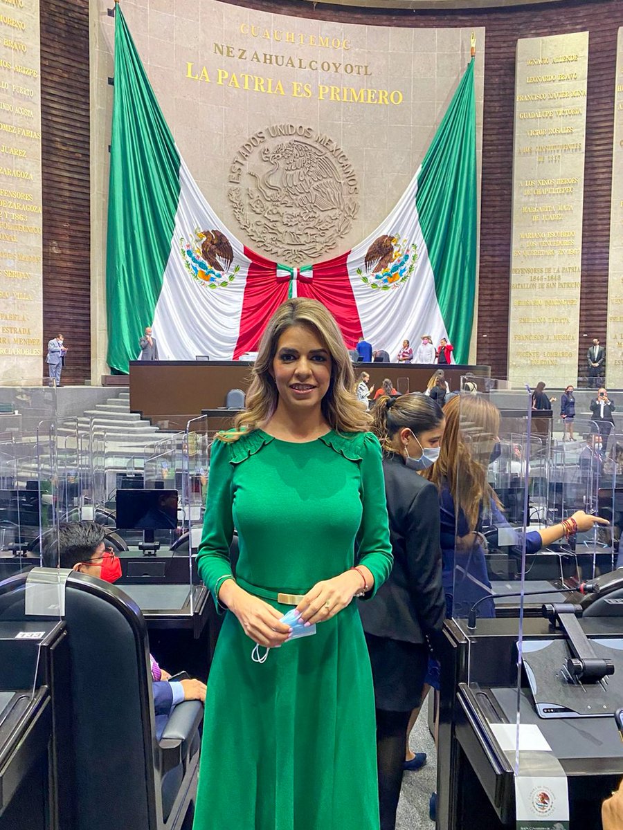 LauHaro's tweet photo. He tomado protesta como Diputada Federal de la LXV Legislatura de la @Mx_Diputados. 

Trabajaré con mucha dedicación y profundo amor a México. 🇲🇽 Esta lucha va por ustedes, por sus familias, por nuestro entorno.

𝗣𝗼𝗿 𝗠𝗲̇𝘅𝗶𝗰𝗼, 𝘀𝗶𝗲𝗺𝗽𝗿𝗲 𝗽𝗼𝗿 𝗠𝗲́𝘅𝗶𝗰𝗼 https://t.co/grtRVanuwX